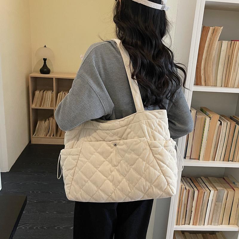 New 2026 Women's Large Capacity Diamond Pattern Tote - Fashionable, Simple Solid Color Handbag for Commuting and Everyday Use.