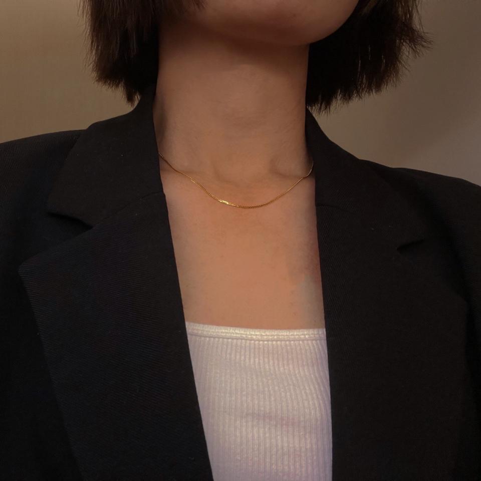 Waterproof Gold Minimalist Necklace: Versatile, Non-Fading, Shiny Plain Chain for Pendants and Clavicle Wear.