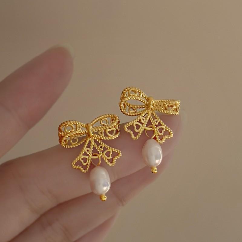 Silver needle sequined three-dimensional flower stud earrings fashionable light luxury high-end earrings niche trend cold wind earrings wholesale