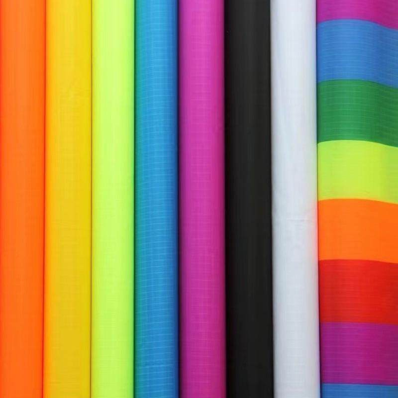 Tissu pour cerf-volant Weifang 190 Tissage uni Nylon 210 deniers 40D Doux Tissu polyester pour parapluie