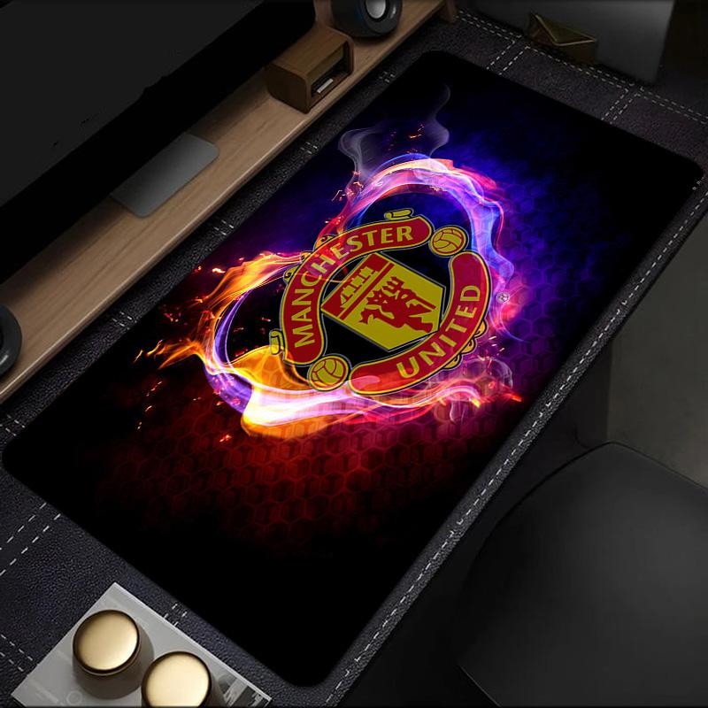 Tappetino per mouse con stemma del Manchester United, base in gomma, tappetino da scrivania per esports, tappetino per mouse per giocatori e uso in ufficio, scrivania da gioco, tappetino facile da pulire