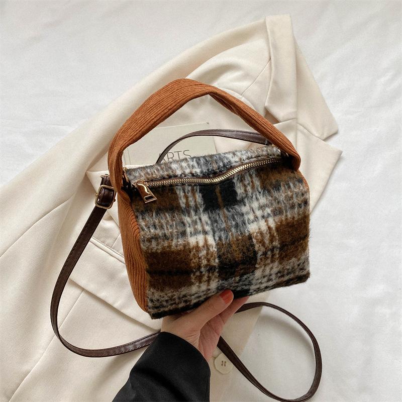 Korean niche woolen small bag women's 2025 autumn and winter new portable pillow bag plaid versatile commuter messenger bag