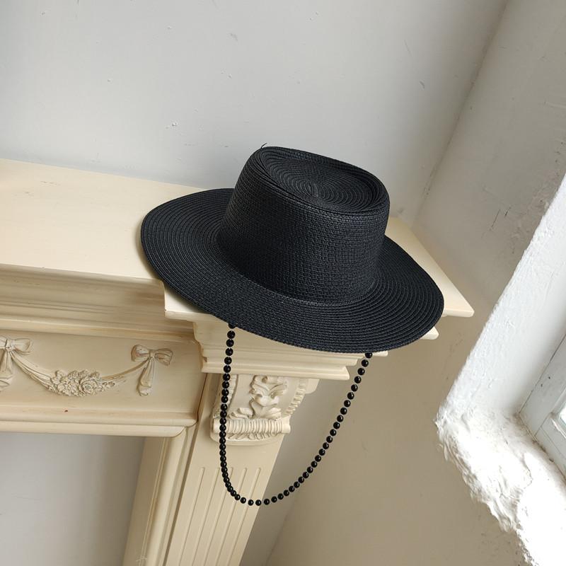 Neuer Sommer Hepburn Stil Perlenkette Vintage Konkaves Oberteil Design Strohhut Für Damen Mädchen Strandurlaub Sonnenschutzmützen Mode Fedora