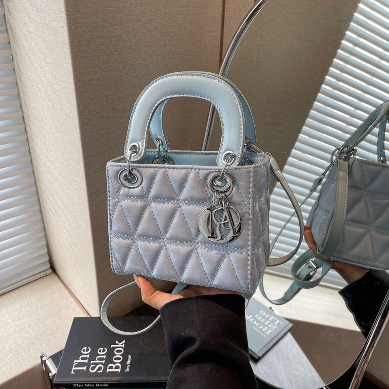 Trendy Crossbody Handbag: Versatile Single Shoulder Tote for Women