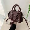 Portable locomotive bag New retro women's shoulder bag Fashion rivet fringed messenger bag