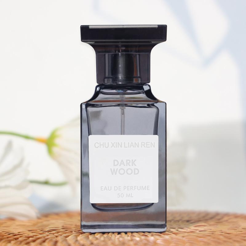 Men's and women's perfumes are fresh, elegant and long-lasting. Student woody fragrance, one piece of ebony agarwood.