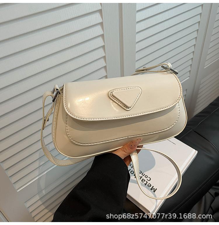 Fashion Patent Leather Underarm Small Bag Women's 2025 New Fashion Niche Baguette Bag Texture Commuter Shoulder Messenger Bag