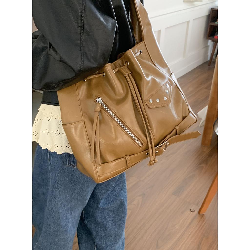 Retro Large-capacity Bucket Bag Women's 2025 Autumn and Winter New Simple Tote Bag Large-capacity Shoulder Messenger Bag