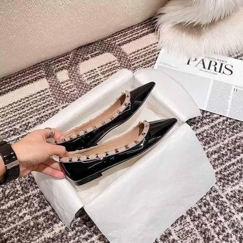 Rivet black ladyshoes pointed tip shallow mouth soft patent leather temperament evening shoes commuting versatile height increase single shoes women