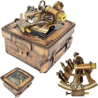 Sextant marin de navigation en laiton dans un étui en cuir
