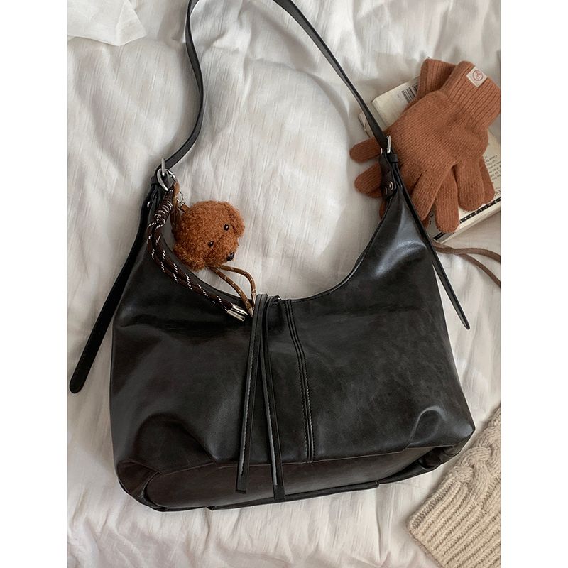 

Waste Soil Style Retro Underarm Bag Female Spring 2025 New Arrival Tide Fashion South Korea Tote Bag Large-Capacity Crossbody Bag Black((Send pendant))