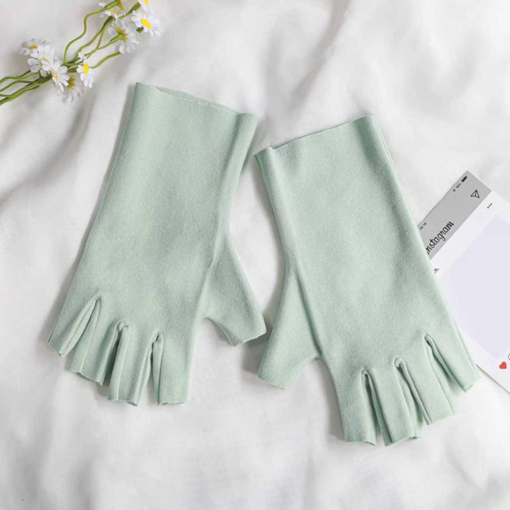 Unisex Half-Finger Heated Gloves for Typing, Cycling, and Manicures – Touchscreen Compatible for Autumn and Winter