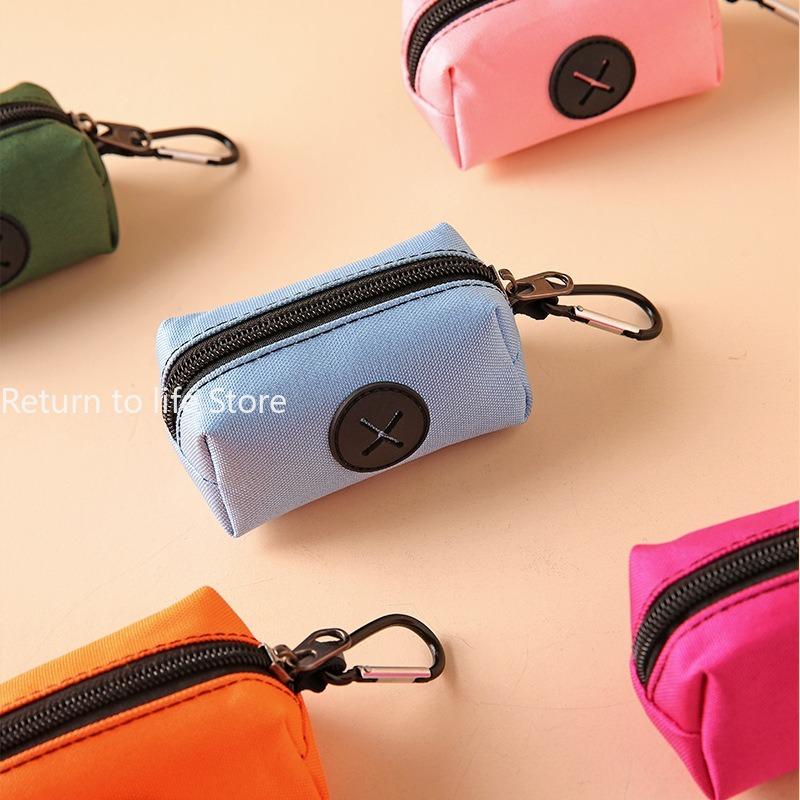 1Pcs Portable Dog Poop Bag Dispenser Hangingable Dog Poop Bag Holder Poo Bags Dispenser for Dogs Walking Garbage Bags Dispensers