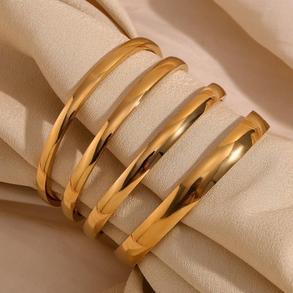 Htpwe Stainless Steel Glossy Solid Buckle Bracelet For Women 18k Gold Couple Holiday Gift Bracelet Party Daily Zircon