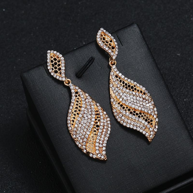 European  American Style Rhinestone Geometric Stud Earrings: Fashionable Luxury Bridal Dangles