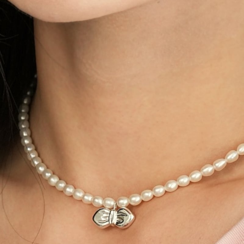 

BELLOOGGI Bold ribbon pearl necklace free