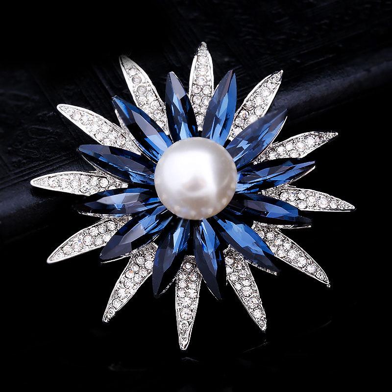 Amashi 2025 Women's Crystal Flower Brooch with Pearl Embellishment