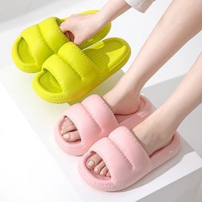 Zapatillas de Moda para Mujer en Verano 2025 Nuevas Zapatillas Frescas para el Hogar Suela Gruesa Antideslizante para Baño Suela Suave Zapatillas de Pan para Pareja