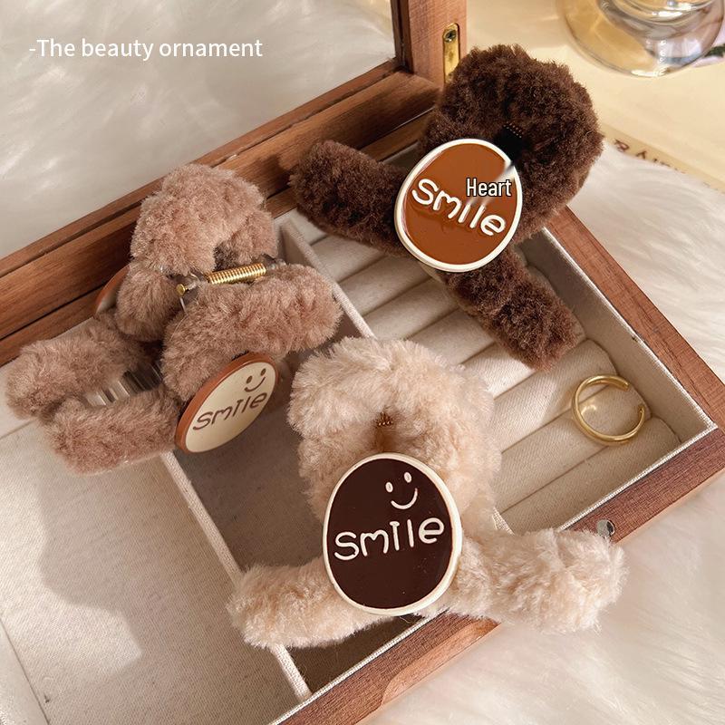 Sweet Plush Smiley Face Hair Clip: Elegant Medium Shark Claw for Women - 2023 Hairpin Accessory