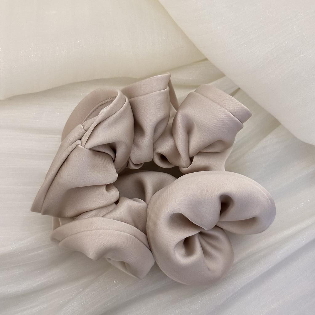 Chouchou Satin Style Français avec Bord Volanté Grand Nœud Accessoire Cheveux pour Femmes Élégant Luxueux Élastique Confortable