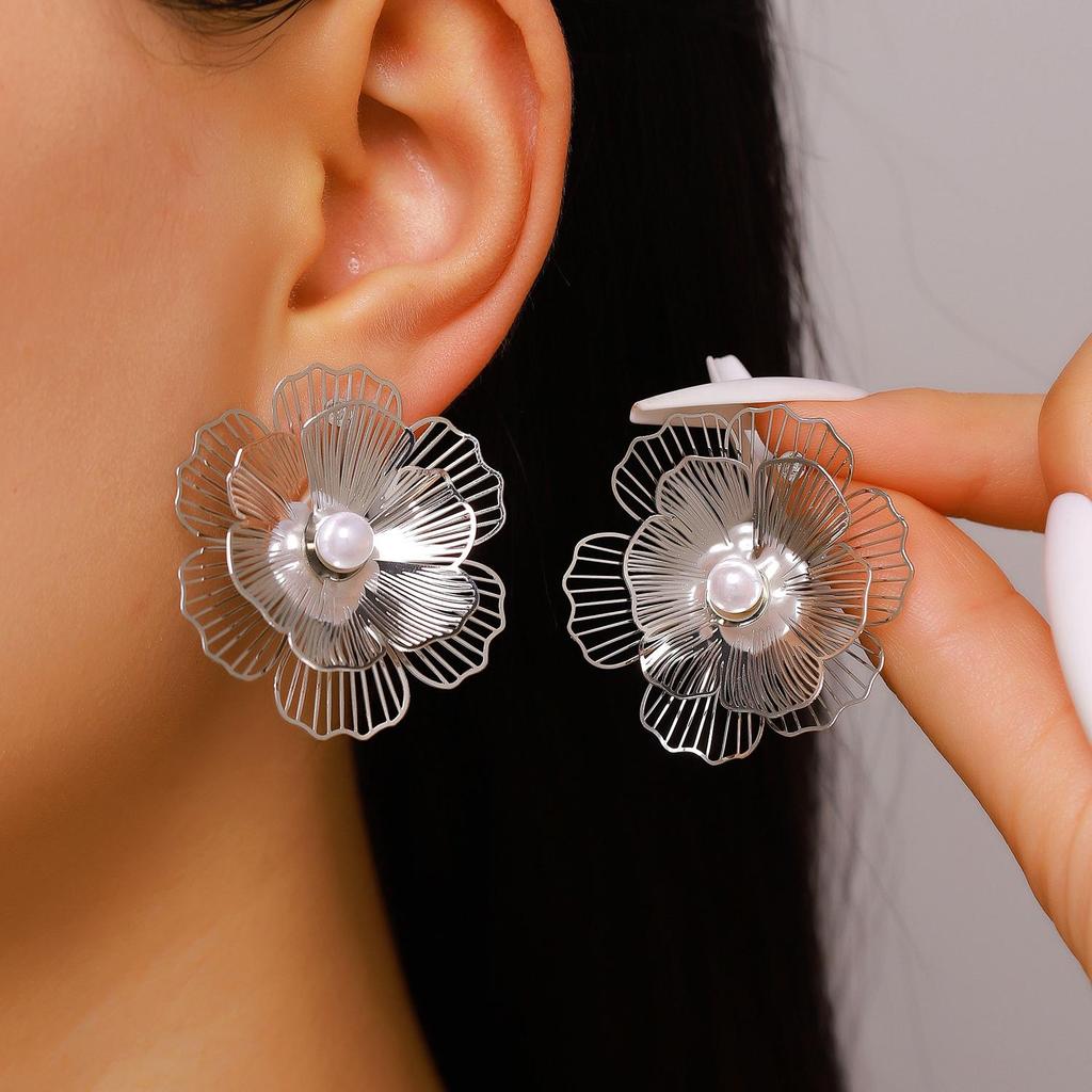 Exquisite Gold Flower Necklace & Dazzling Floral Stud Earrings - High-End Luxury Collection