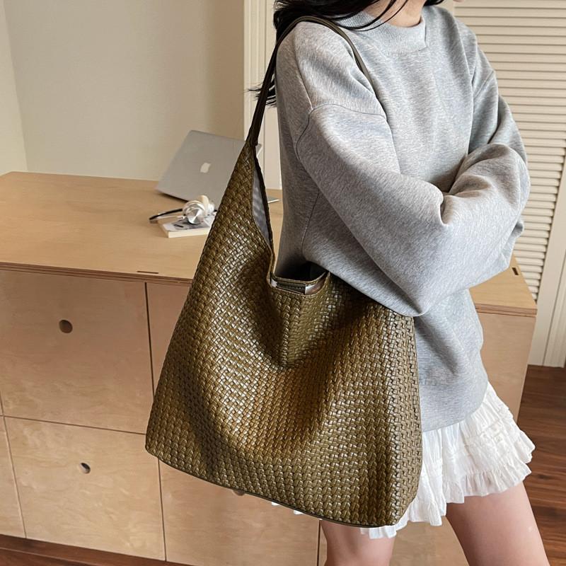 Pu Woven Tote Bag For Casual Daily Use With Zipper Closure And Inner Pockets