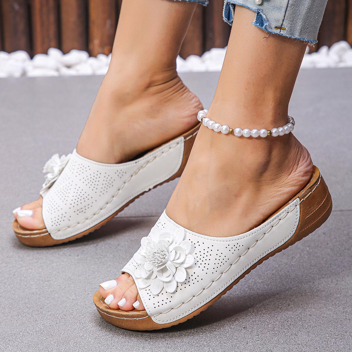 

Large size women s shoes spring and summer new slope heel open-toed outer slippers women s European and American sandals 43 белый
