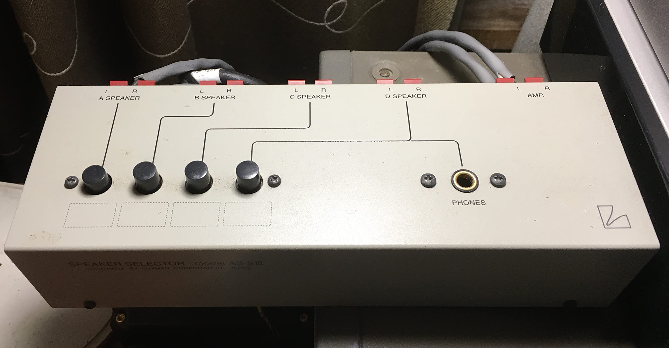 

Блок вибору динаміка Luxman Silver Grey (1 Ш240хГ95хВ65мм 750г) AS-5III