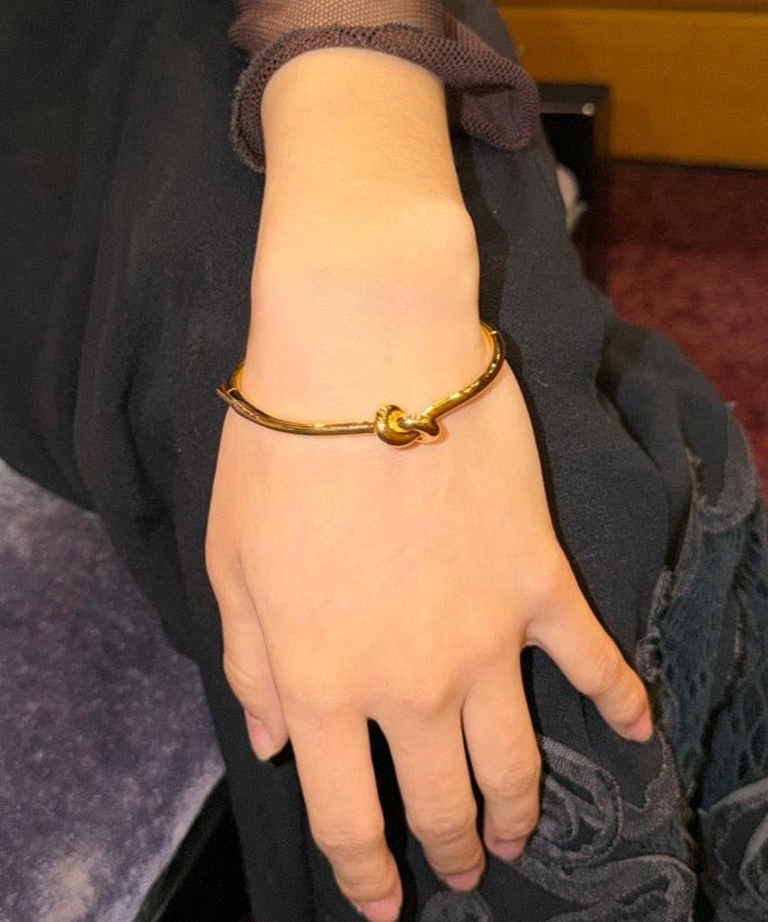 Anne Seoul One Knot Bangle
