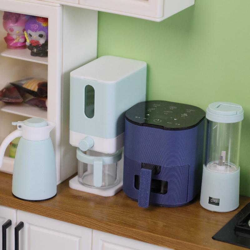 1Pcs Doll Scene Ornament Accessories Miniature Dollhouse Air Fryer Simulation Warm Water Bottle Rice Bucket Juicer Appliance