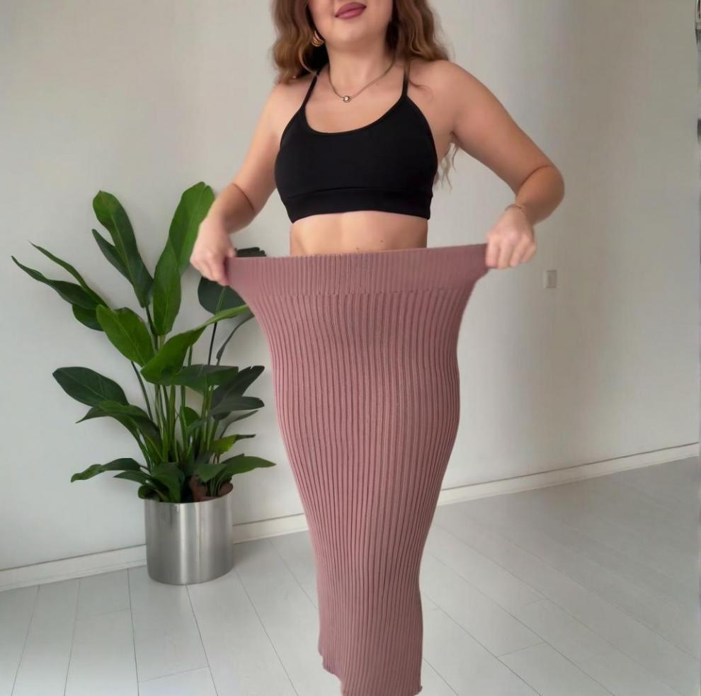 2025 A/W Solid Color High Neck Pullover & Slit Skirt Set