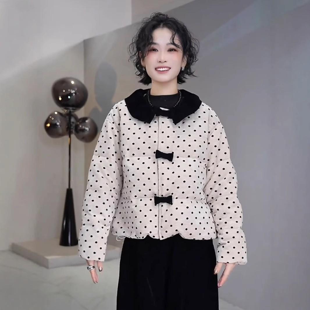 

Цветовая гамма круглый вырез горошек короткая хлопковая одежда женская 2025 зима новая утолщенная теплая хлопковая одежда хлебная одежда куртка M