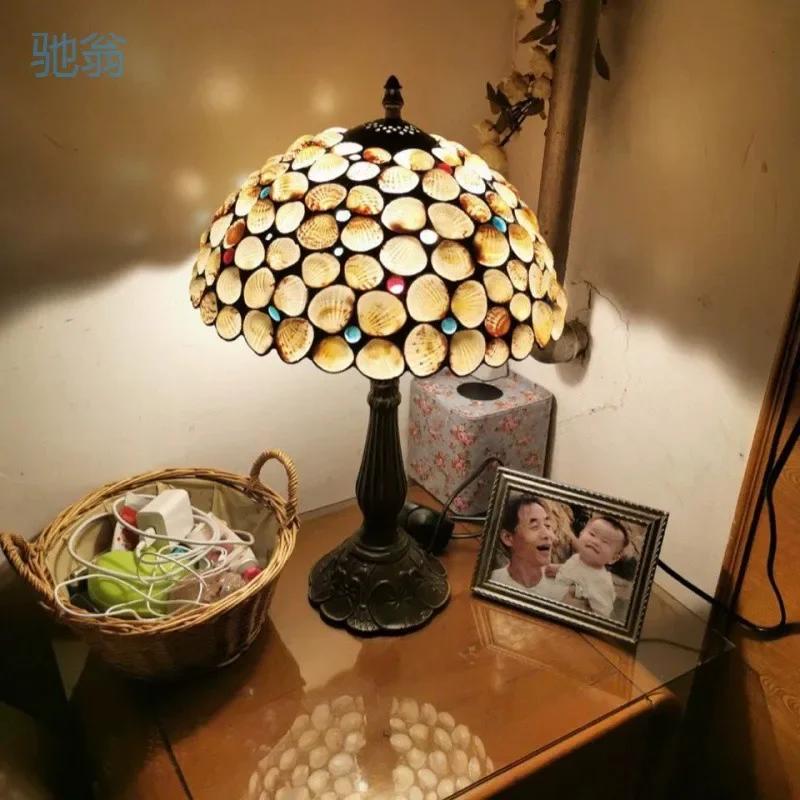 Shell Tiffany Table Light Bed Lamp Room Decor Stained Glass Luminaria for Home Bedroom Bedside Night Stand Desk Lighting Fixture