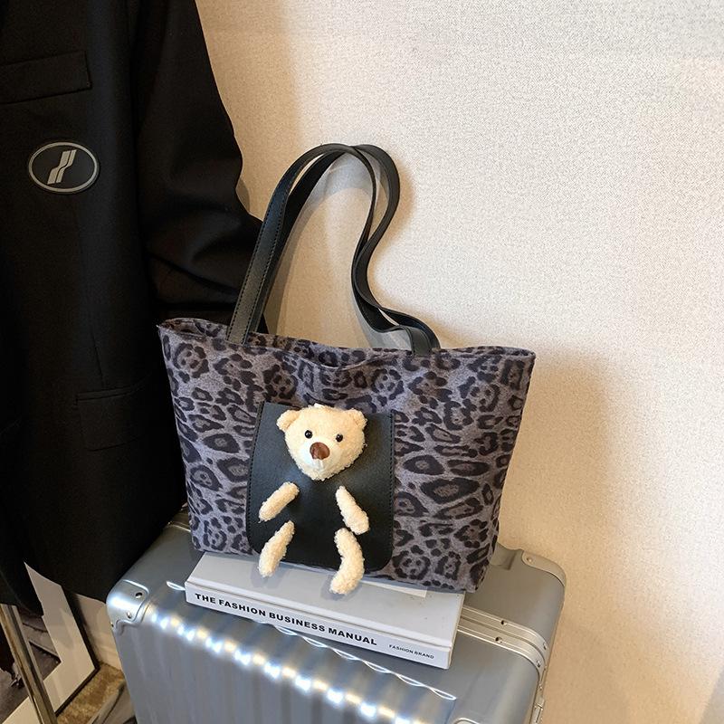 2025 Autumn and Winter Casual New Retro Fashion Commuter Single Shoulder Tote Armpit Bag Women Large Capacity Leopard Print