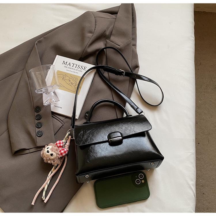 This Year, the Popular Hand-carried Fashionable and Versatile Shoulder Small Square Bag, the New Popular Simple Casual Korean Version of the Niche Me