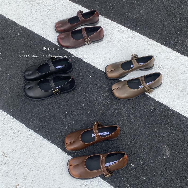 Fashion IPPEUM Women Tabis Shoes Mary Janes 2025 New Black Brown Split Toe Ballet Flats Ballerina Shoes Buckle