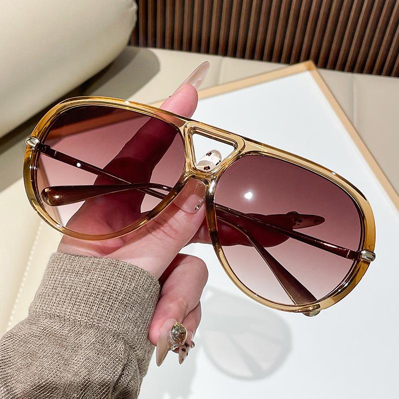 Fashion Sunglasses: Unisex Double Bridge Large Frame Pilot Style with Curved Temples