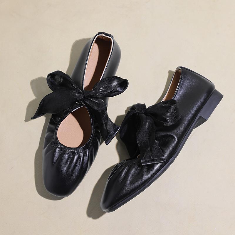 Fashion Silver ballet shoes for women, outdoor wear, elegant evening style, shallow-mouth French flat-soled Mary Jane shoes for women