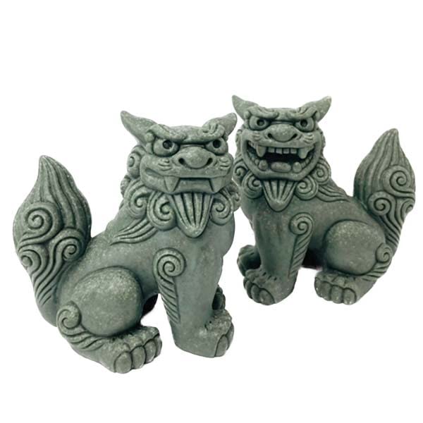 Kubakasaya Shisa Figurine Okinawa Souvenir Entrance Kuroishi Shisa Good luck Luck Feng Shui Protection from misfortune Lucky charm Ryukyu