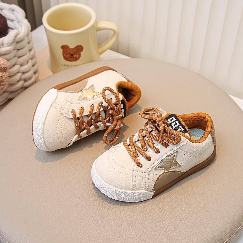2025 Autumn/Winter Girls' Star Sports Shoes: Soft, Non-Slip, Casual Footwear for Medium and Large Kids