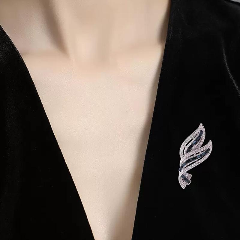 Brooch, High-end Women, Exquisite and Individual Leaf Corsage, Suit Coat Pin, Design Sense Accessory
