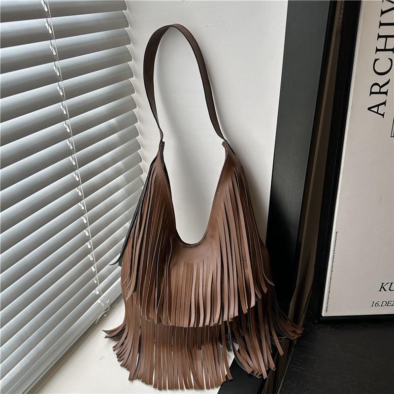 Personalized shoulder bag women's summer new women's large-capacity tassel fashion trend portable underarm bag