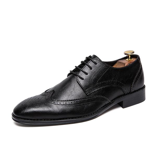 British Style Fashion Dress Shoes Men Flat Shoes Retro Pointed Toe Lace -Up Oxford Shoes Mens Shoes Brogue Carved Nightclub Shoes