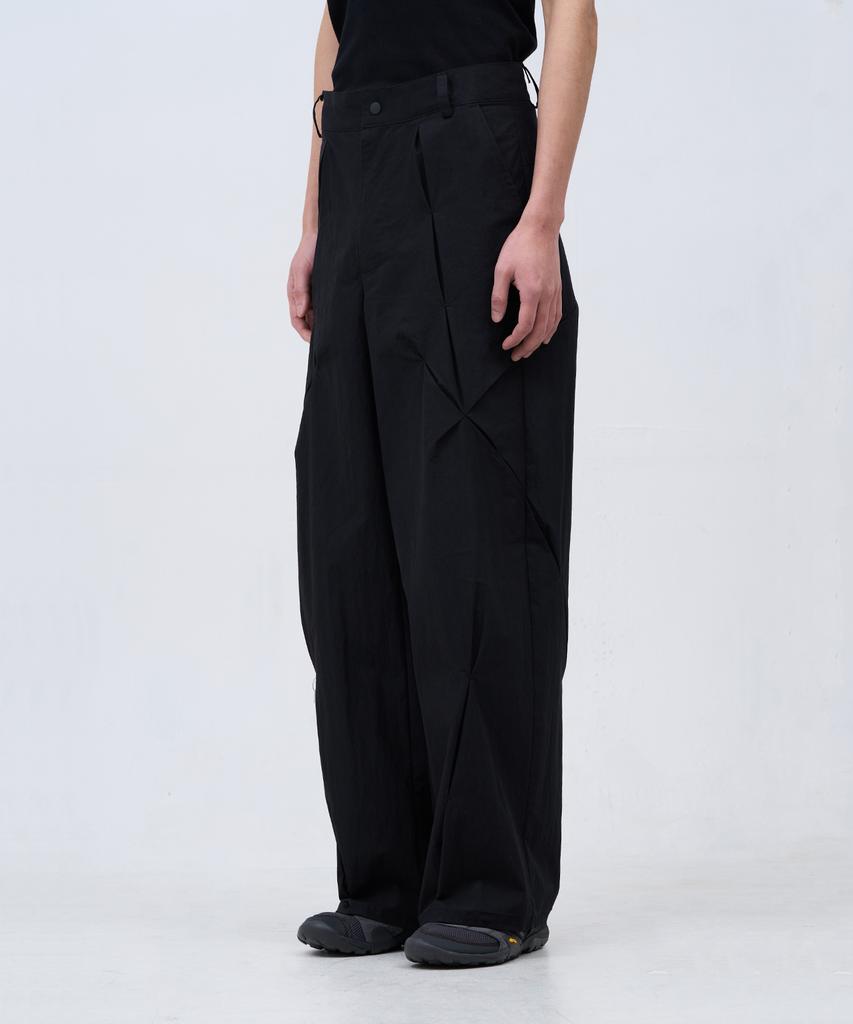 Kasakasa Pleated Curve Pants Black