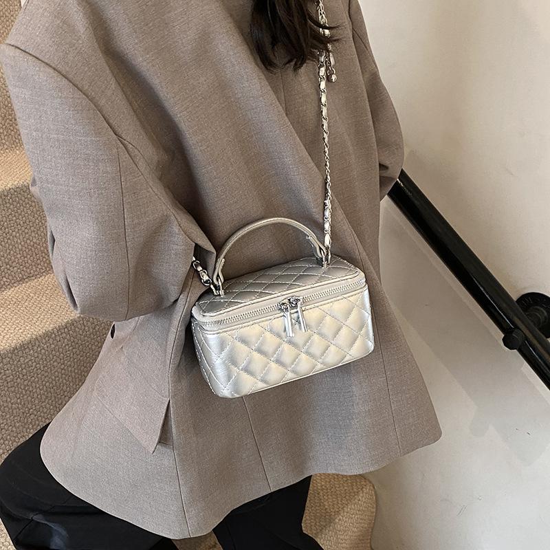 2025 Autumn and Winter New Fashion Shoulder Mobile Phone Bag Women's Tide Korean Small Fragrant Wind Rhombus Chain Crossbody Bucket Bag