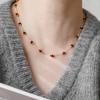 Collana con Perle di Spinello Rosso Spaziate Retro Francese Catena per Clavicola Femminile Premium Lusso Leggero Qualità Premium Durevole