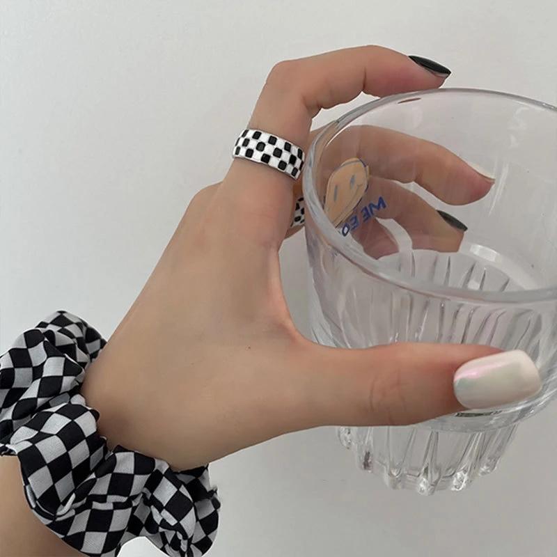 foxanry INS Fashion Hip Hop Rings Vintage Couples Black and White Grid Pattern Design Jewelry
