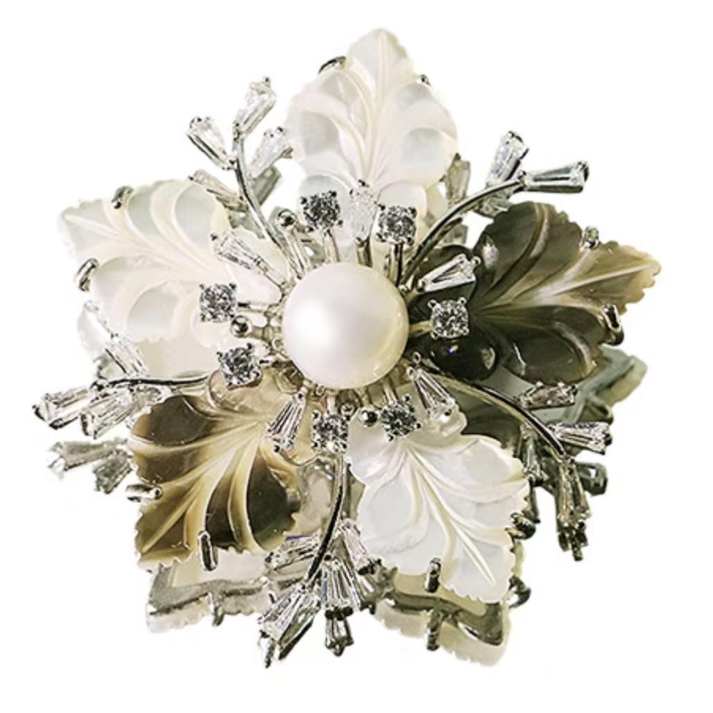 Natural Pearl Flower Shell Brooch High-Grade Breast Ornament with Elegant Niche Design