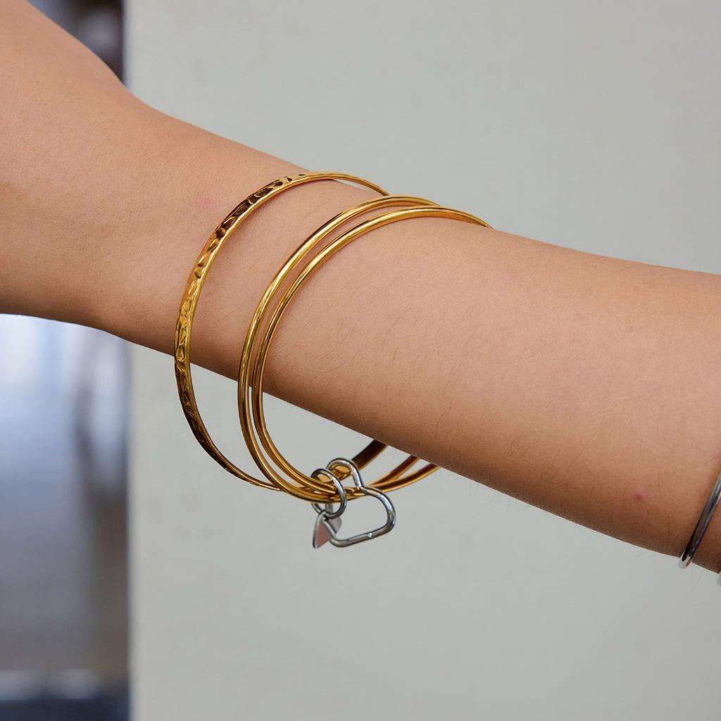 Design sense Modern minimalist 18K gold, gold and silver color matching hammer pattern wide face love ring bracelet