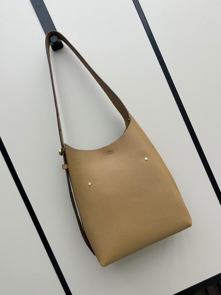 The first layer of cowhide popular soft leather bag, women's 2025 new fashionable and simple bucket bag versatile ins shoulder handbag